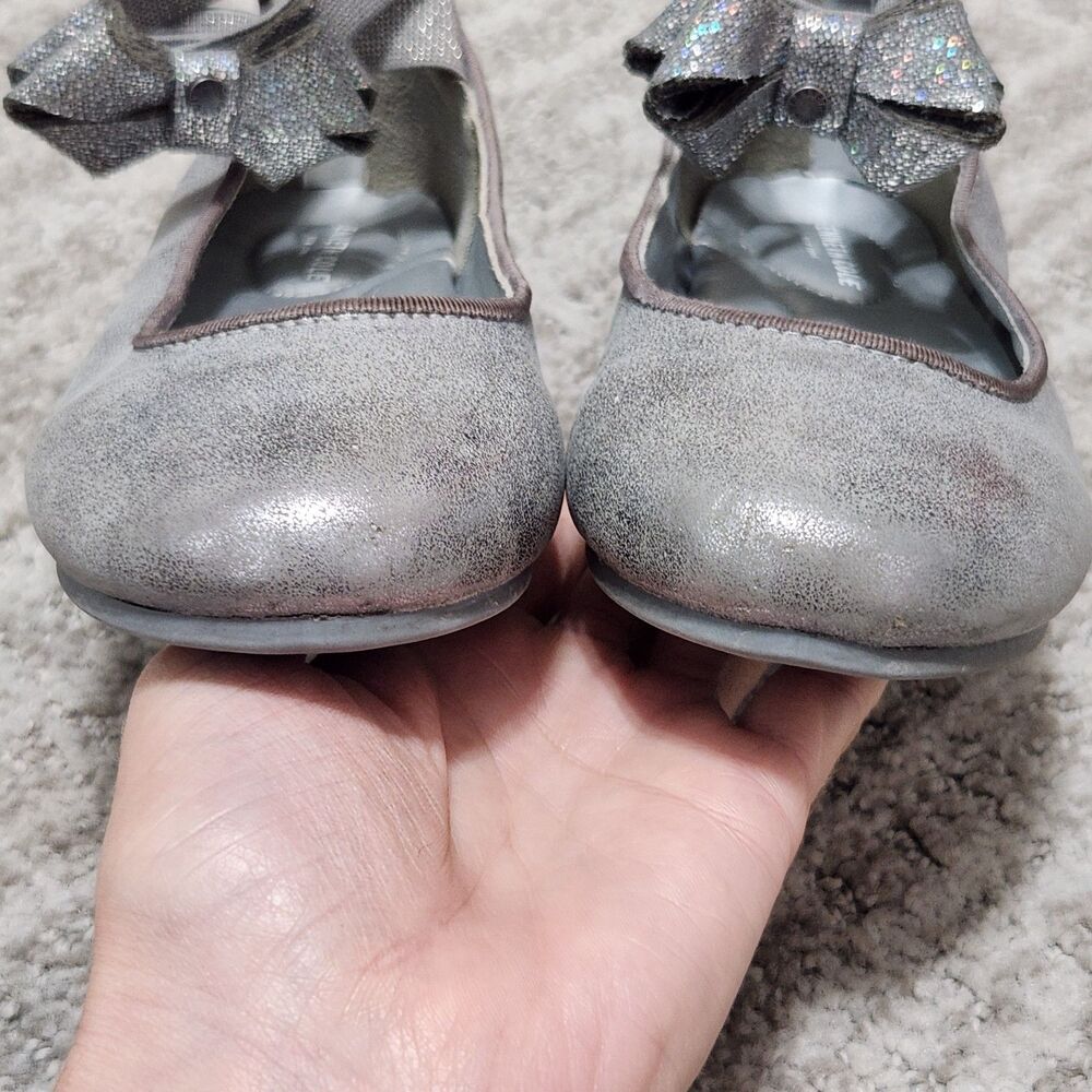 Kenneth Cole little girl's ballet flats with bow silver size 13 - Picture 3 of 10
